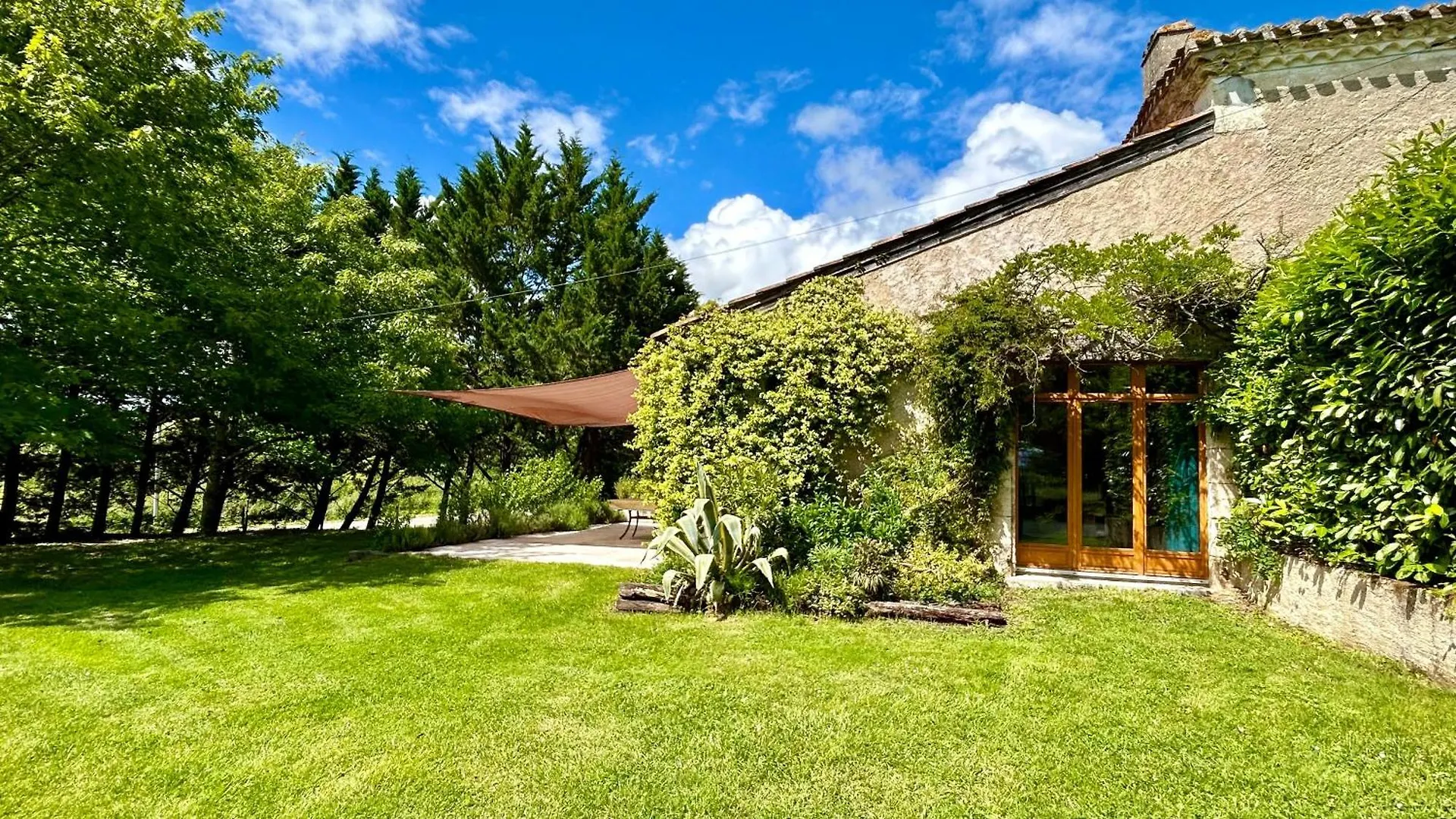 Gite En Dame With Private Pool Crastes